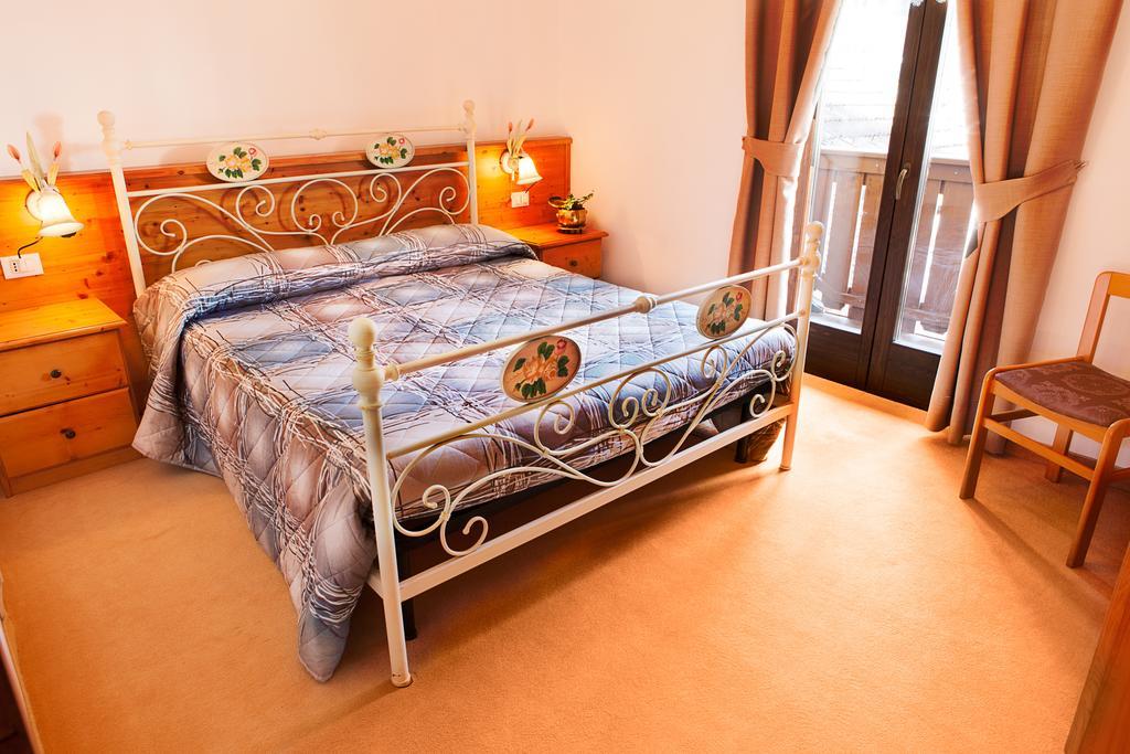 Garni Bonsai Bed & Breakfast Pinzolo Cameră foto