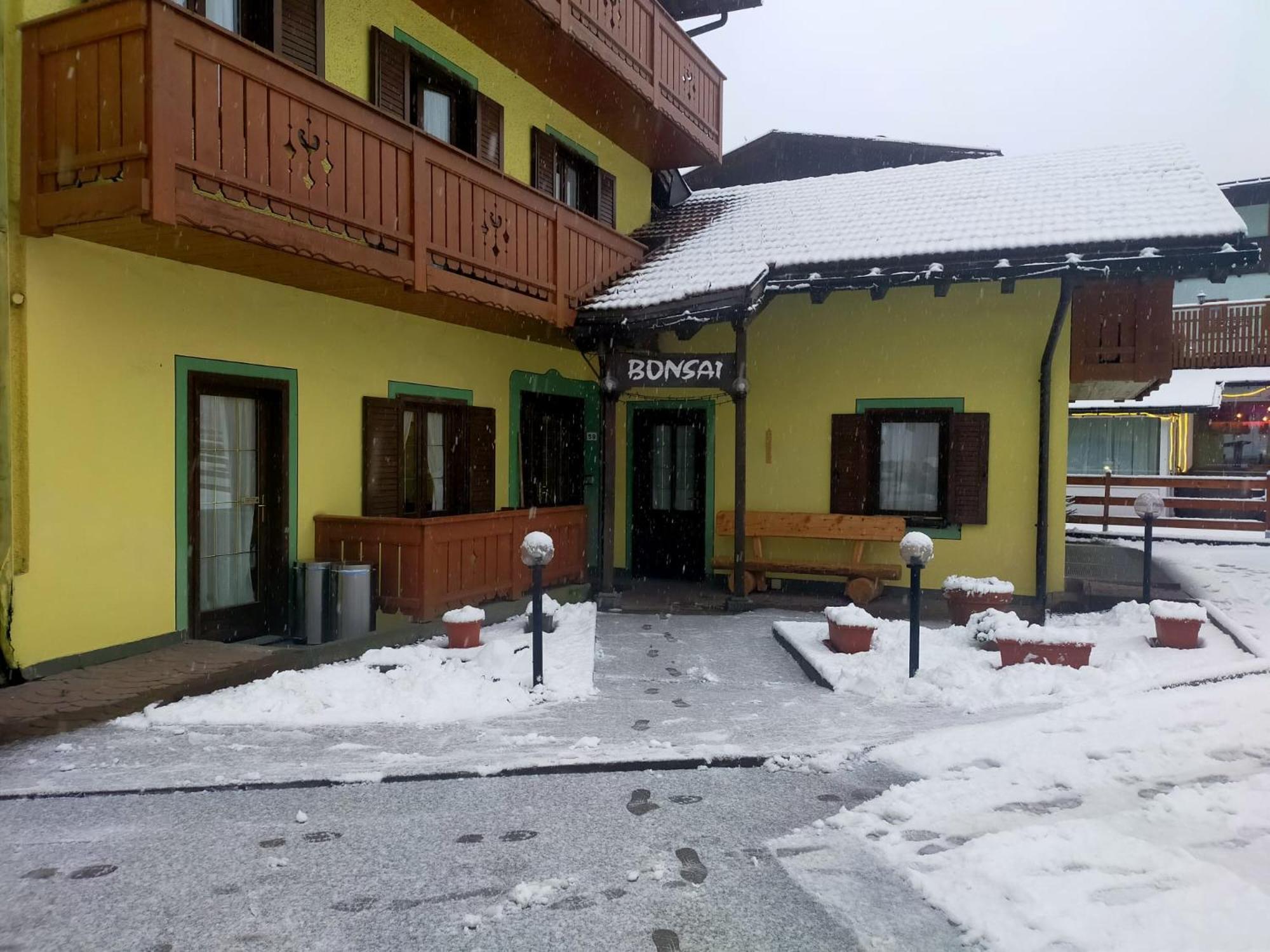 Garni Bonsai Bed & Breakfast Pinzolo Exterior foto
