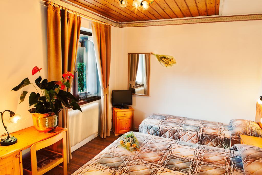 Garni Bonsai Bed & Breakfast Pinzolo Cameră foto