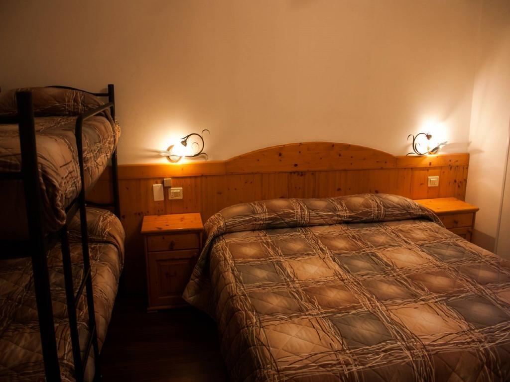 Garni Bonsai Bed & Breakfast Pinzolo Cameră foto